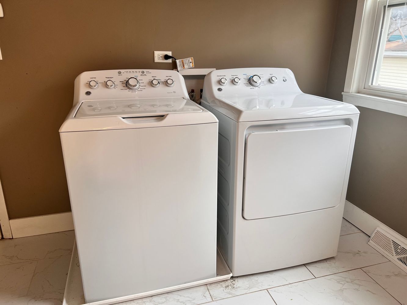 16W611 56th Street #1, Clarendon Hills, IL 60514