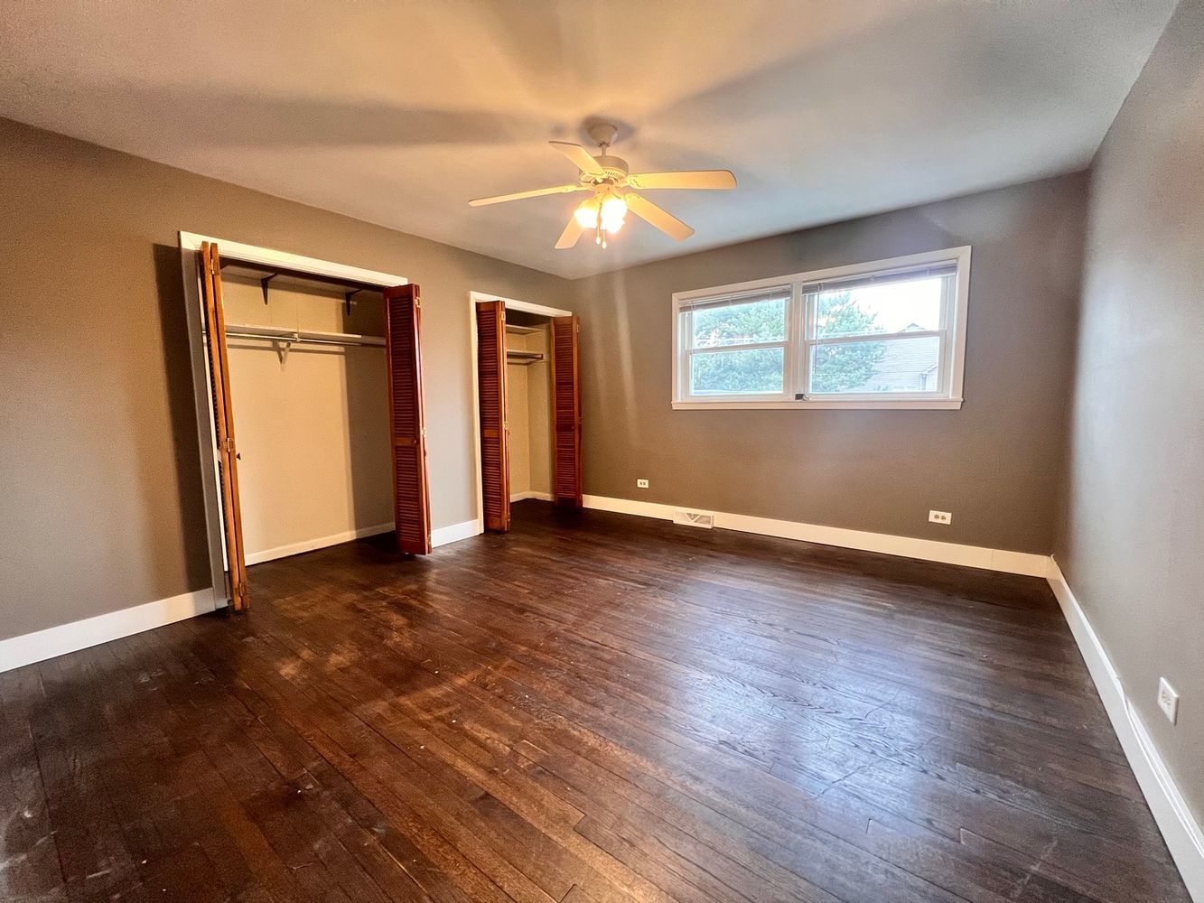 16W611 56th Street #1, Clarendon Hills, IL 60514