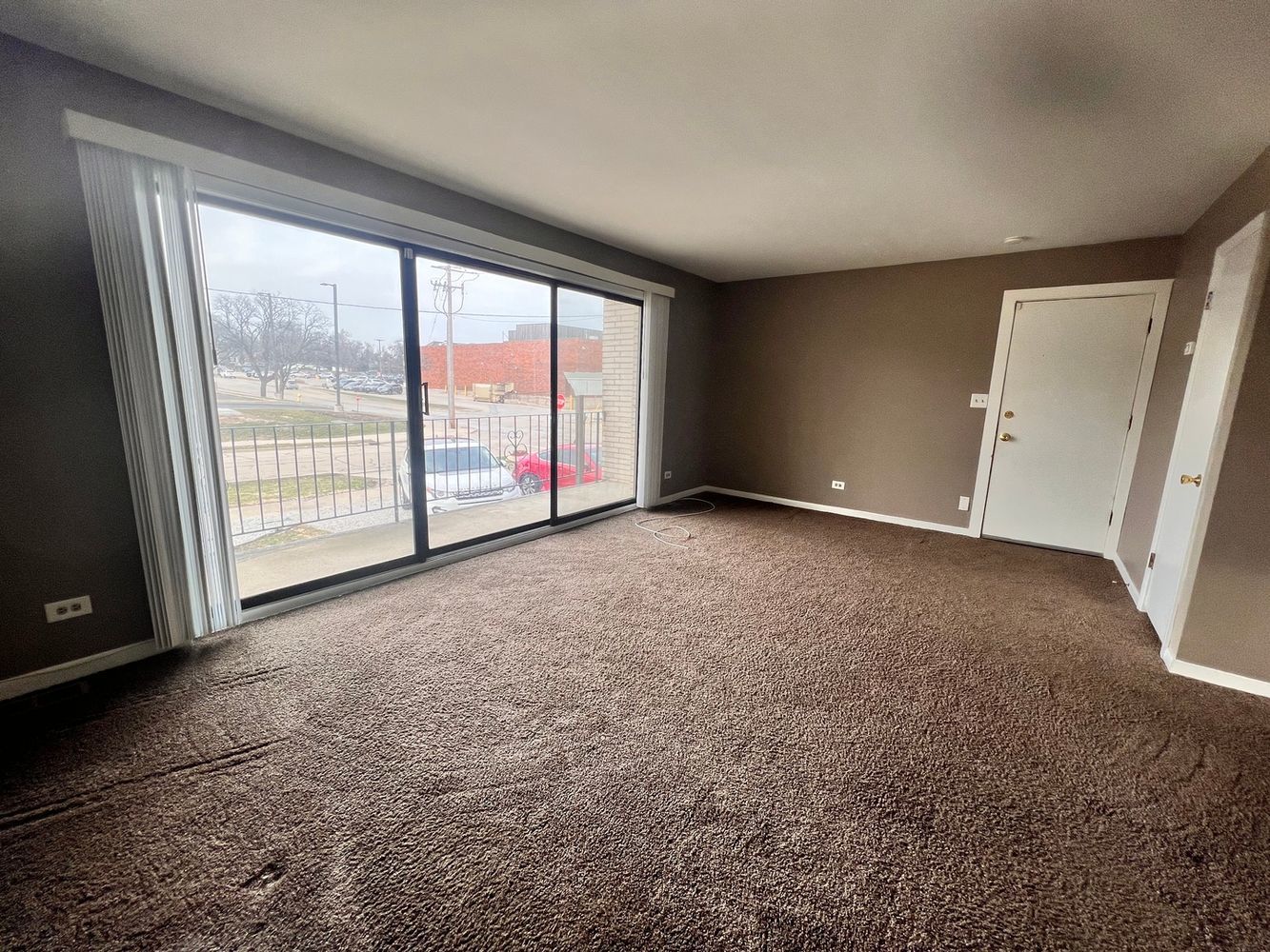 16W611 56th Street #1, Clarendon Hills, IL 60514