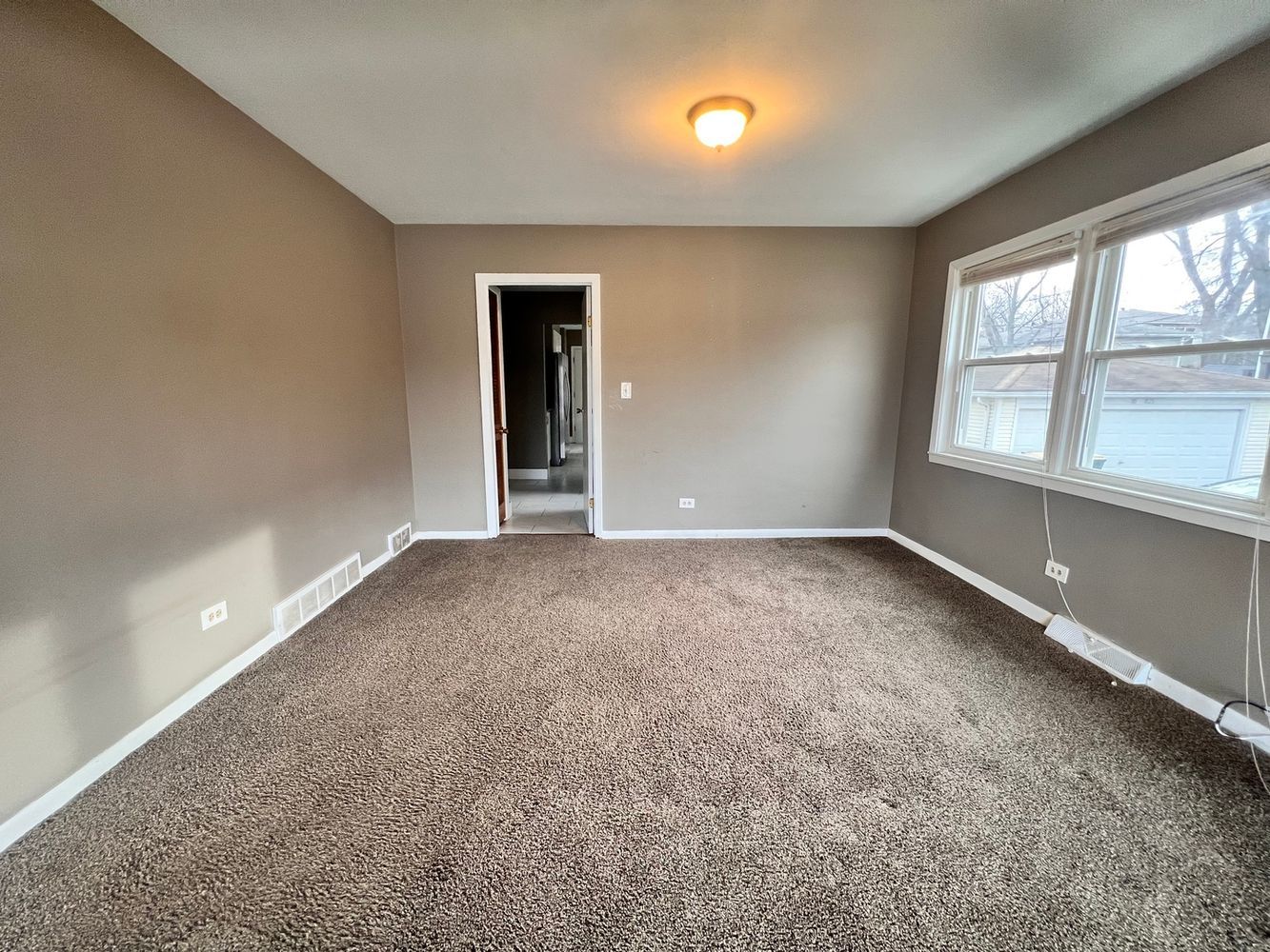 16W611 56th Street #1, Clarendon Hills, IL 60514