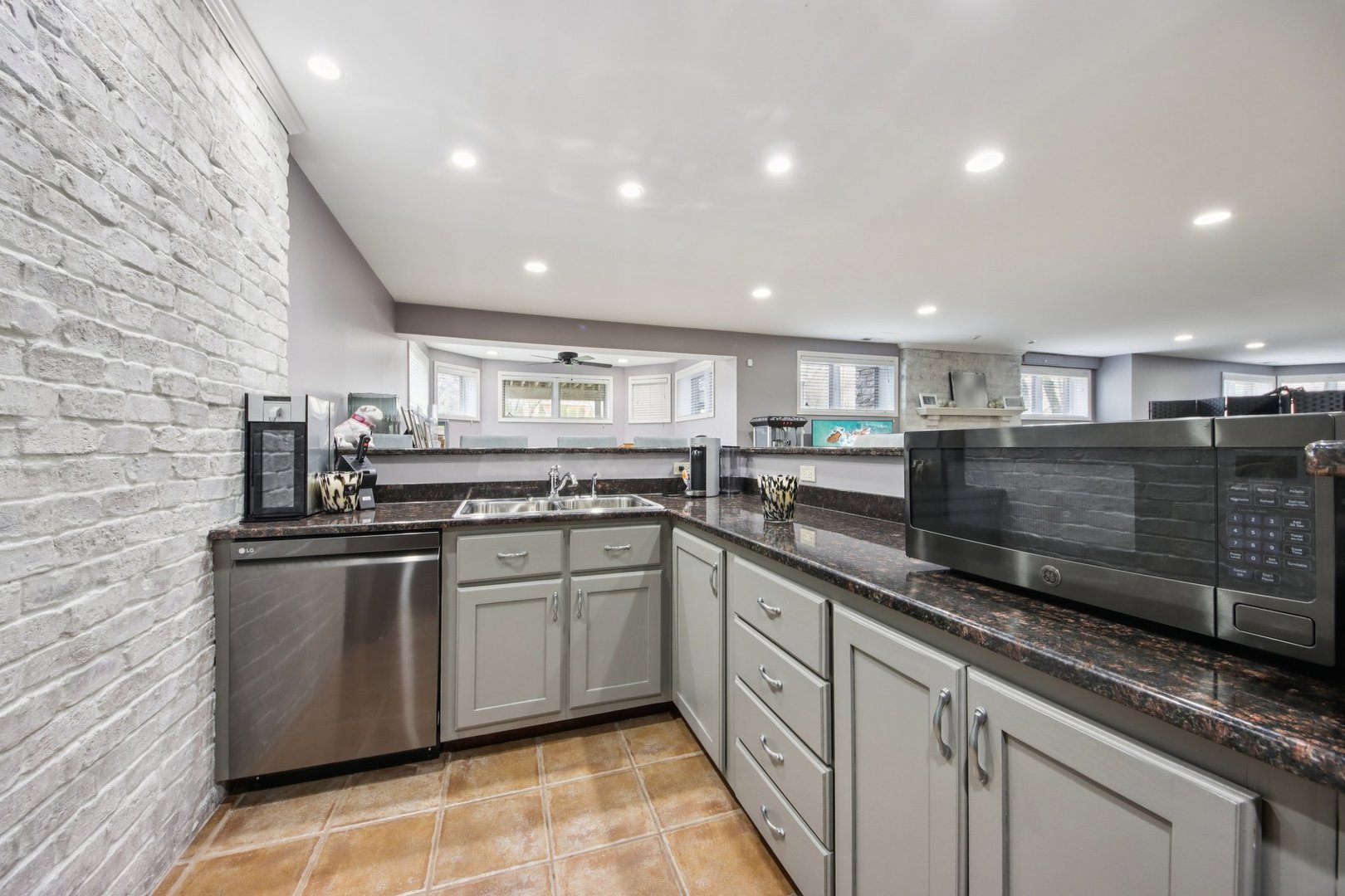 988 Danielson Court, Gurnee, IL 60031