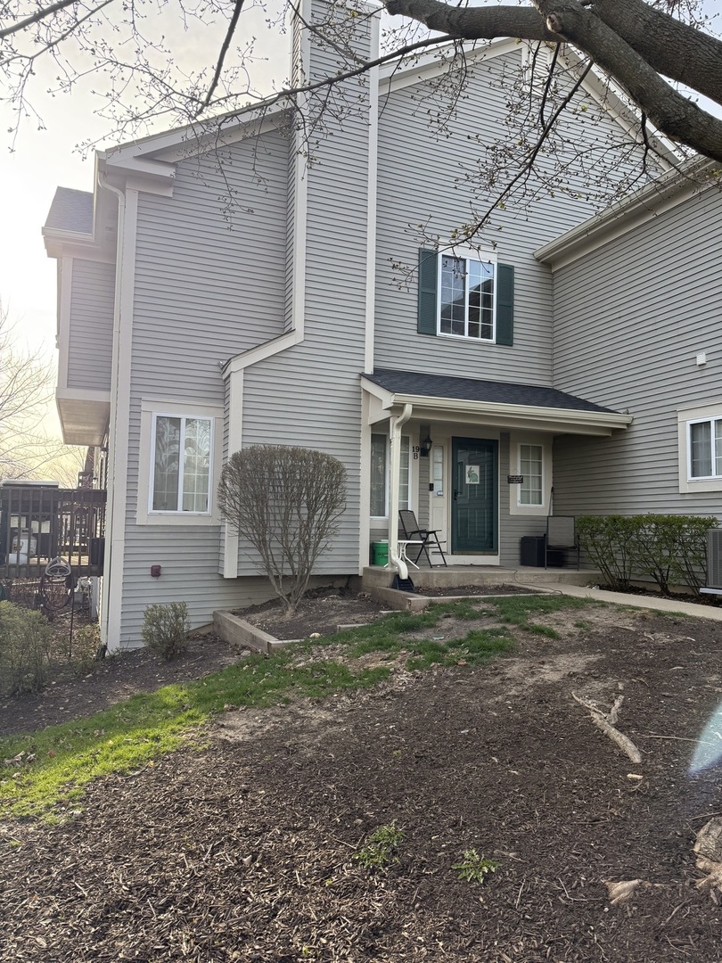 19 Windsor Circle #B, South Elgin, IL 60177