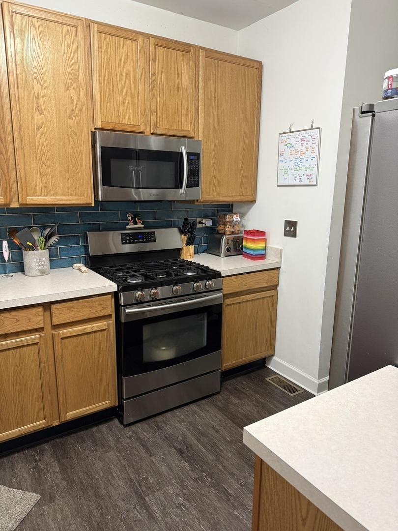 19 Windsor Circle #B, South Elgin, IL 60177