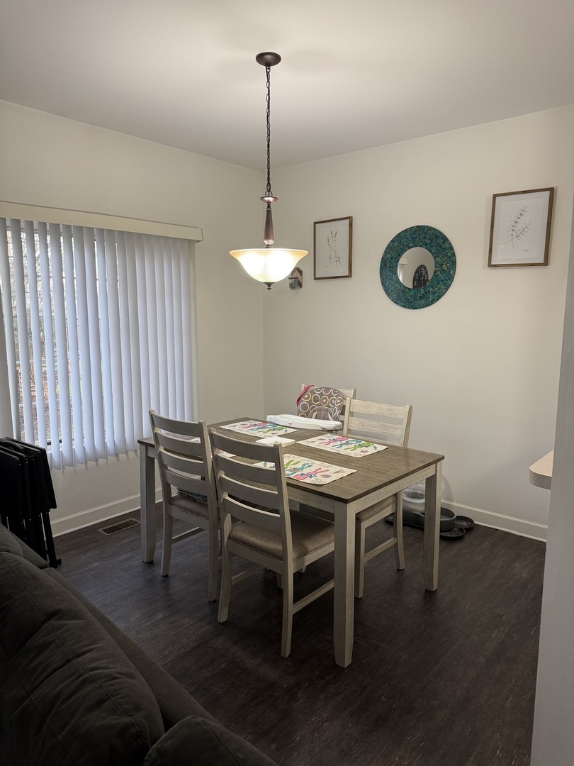 19 Windsor Circle #B, South Elgin, IL 60177