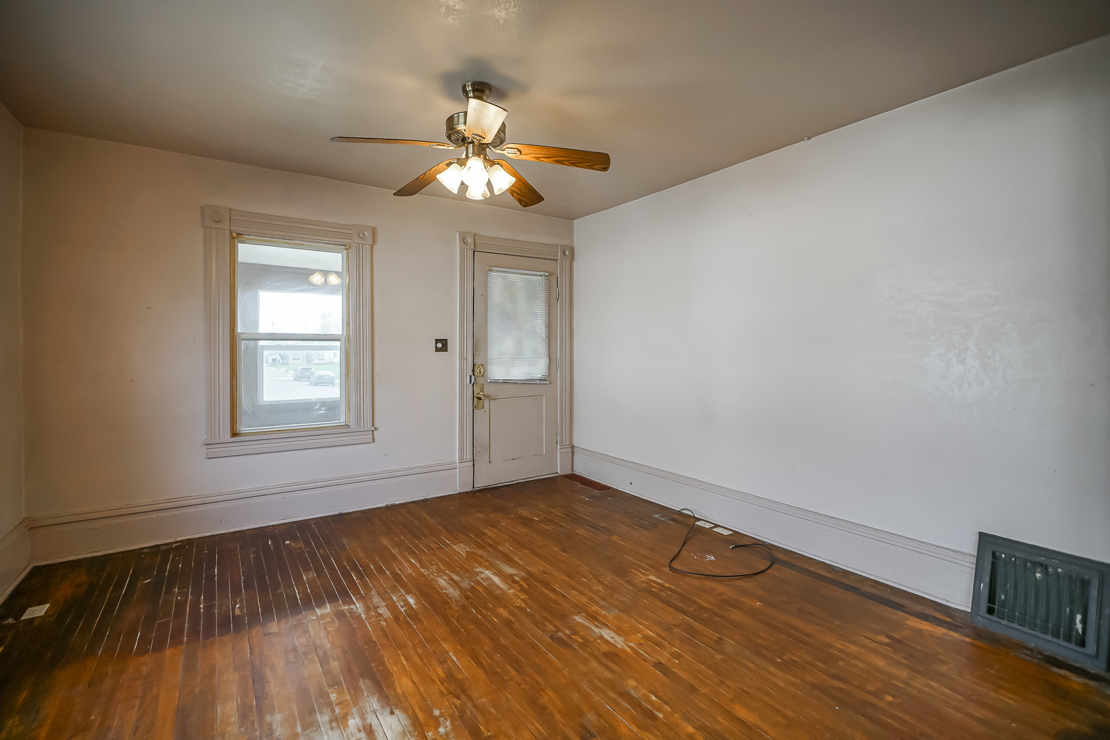 711 Peoria Street, Washington, IL 61571