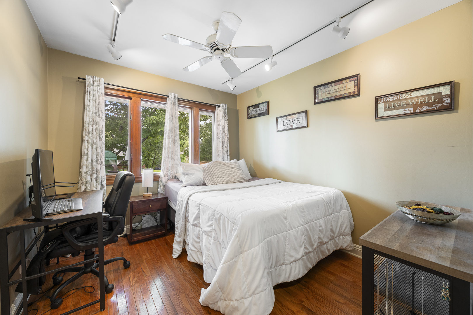 532 Landmeier Road, Elk Grove Village, IL 60007