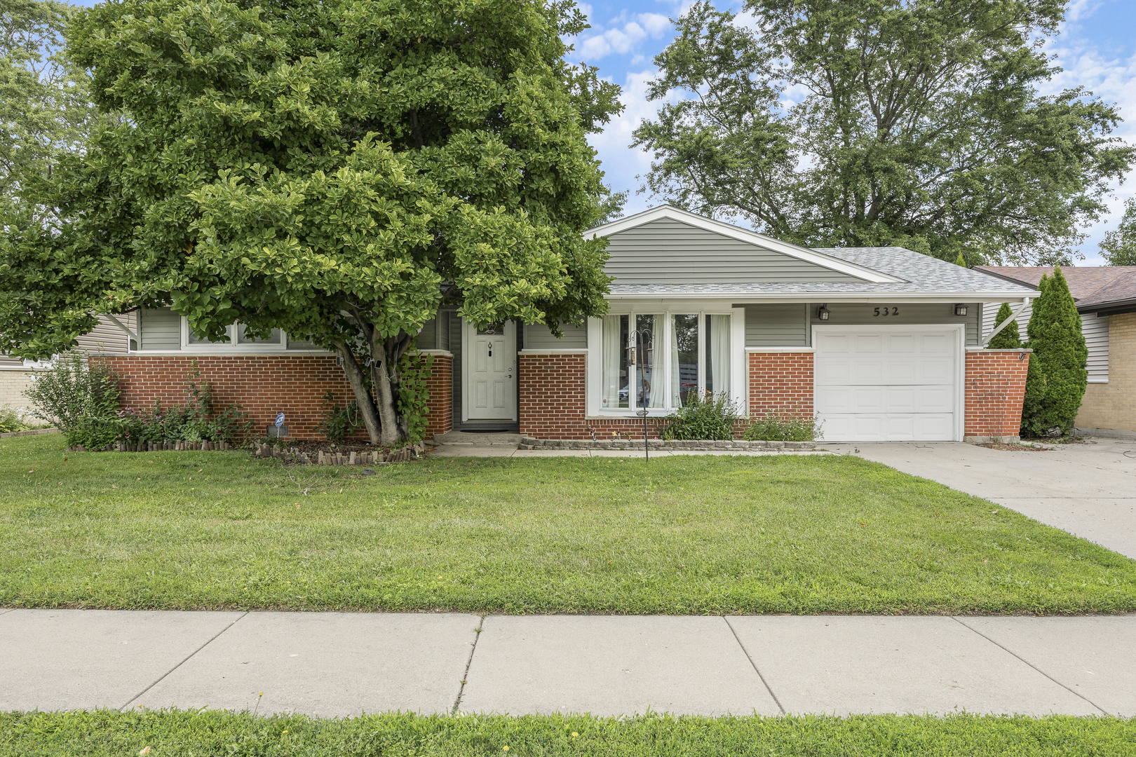 532 Landmeier Road, Elk Grove Village, IL 60007