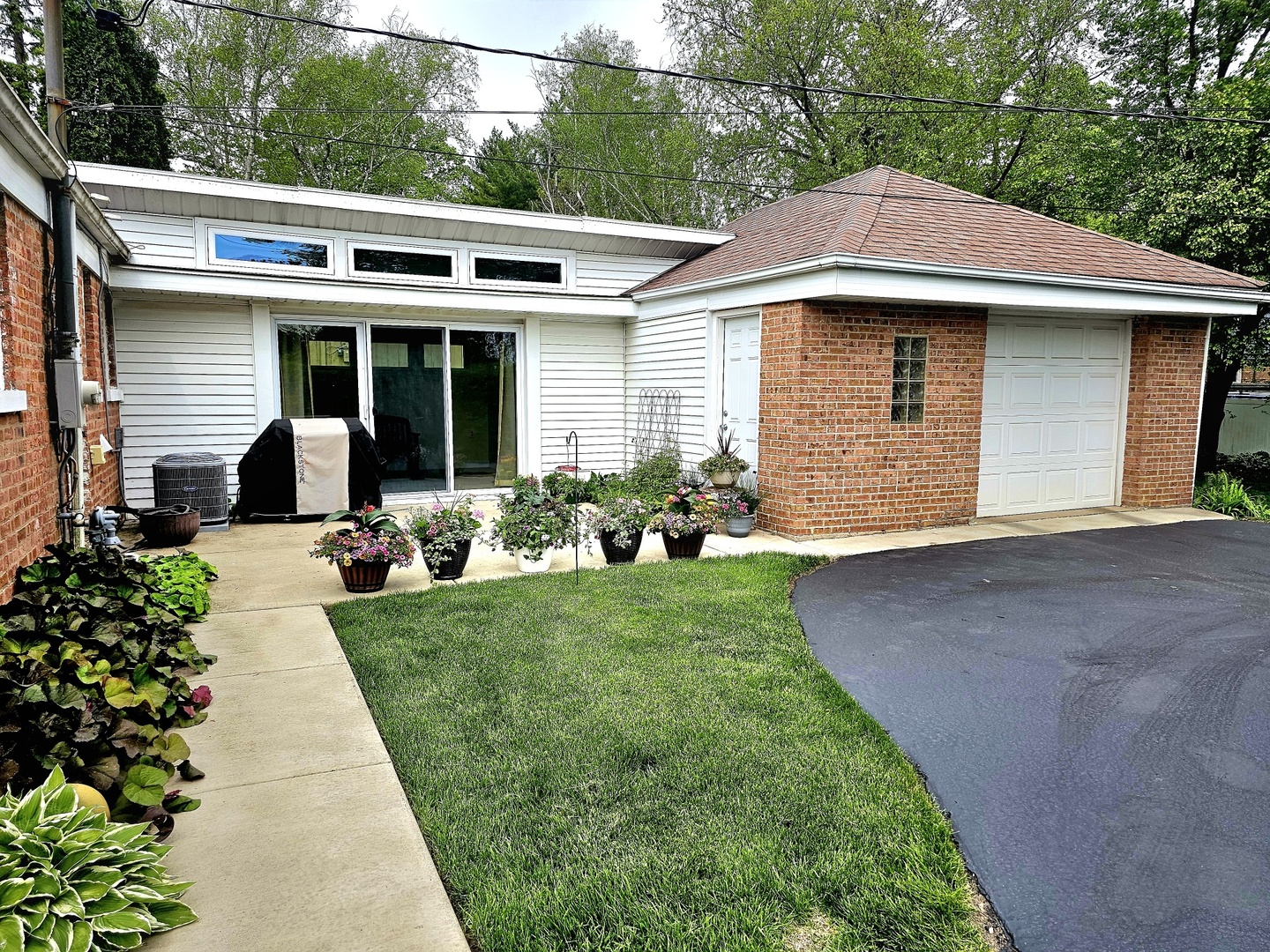 636 E Rockland Road, Libertyville, IL 60048