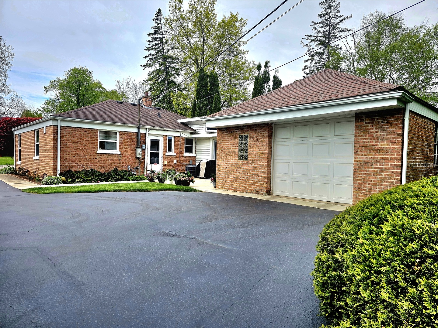 636 E Rockland Road, Libertyville, IL 60048