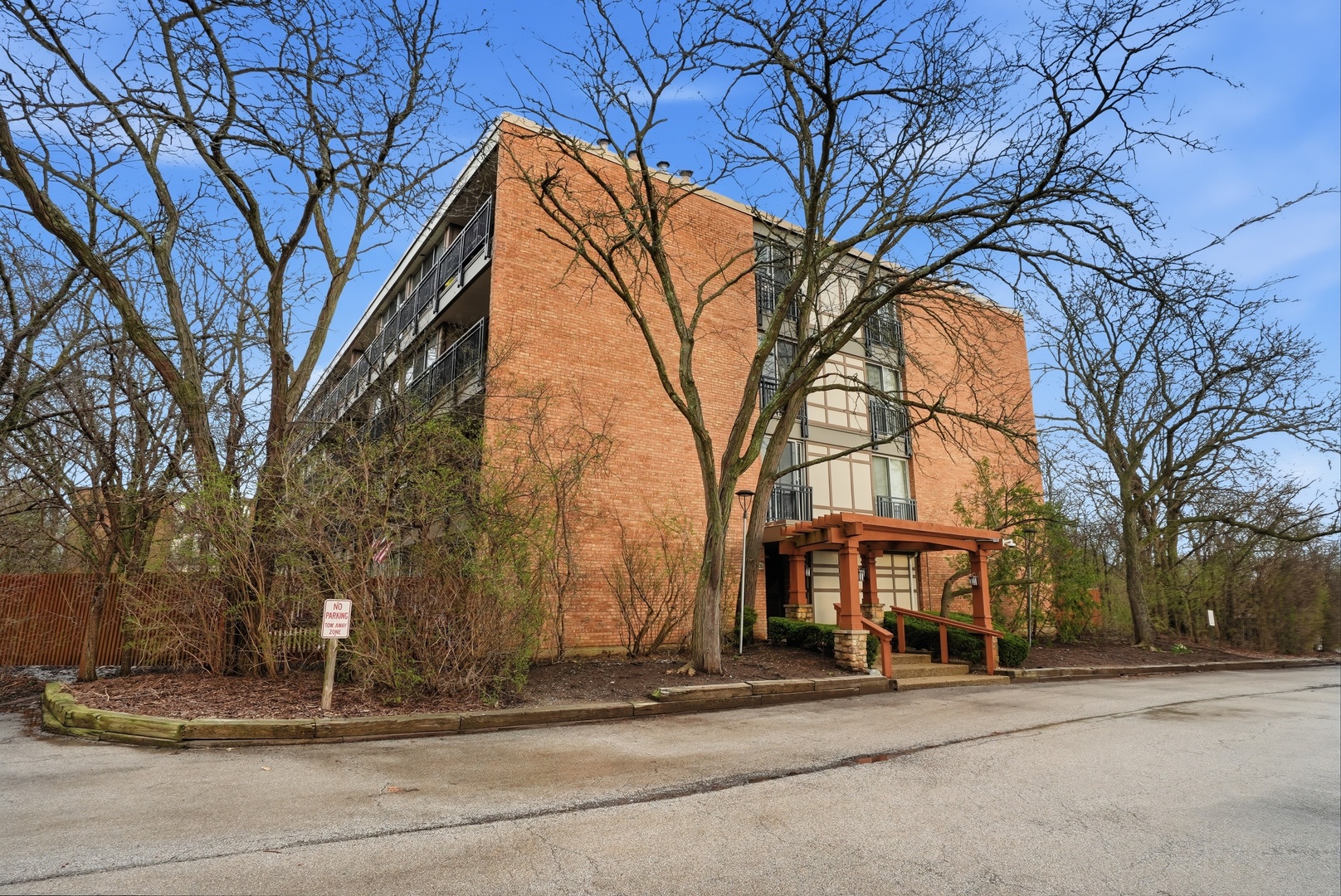 1833 Four Lakes Avenue #3F, Lisle, IL 60532