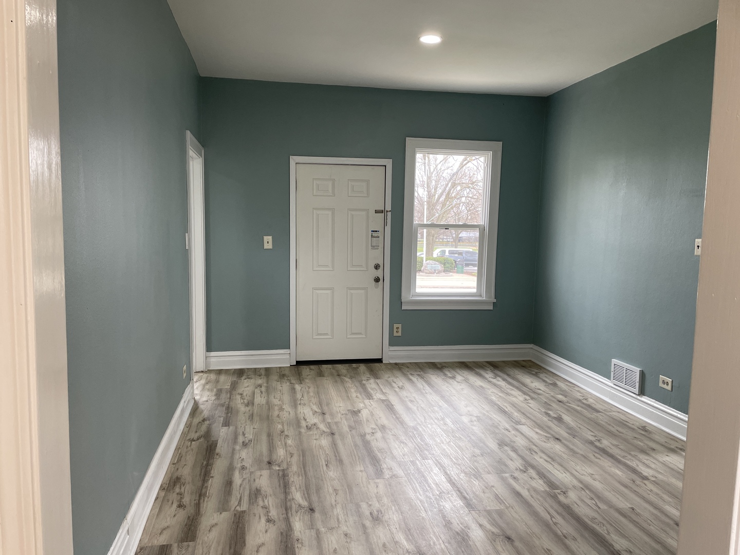 114 E Richmond Street, Westmont, IL 60559