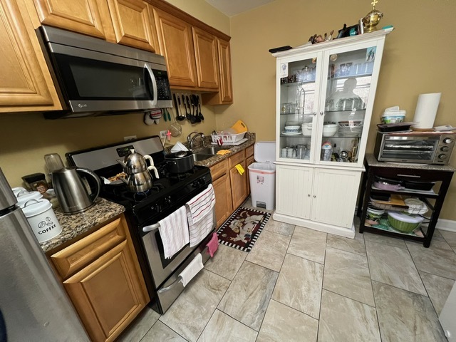 4952 HULL Street #2E, Skokie, IL 60077