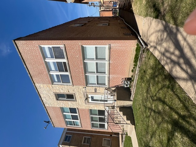 4952 HULL Street #2E, Skokie, IL 60077
