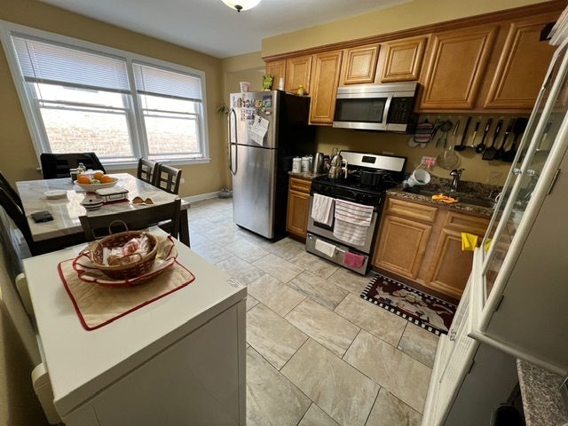 4952 HULL Street #2E, Skokie, IL 60077