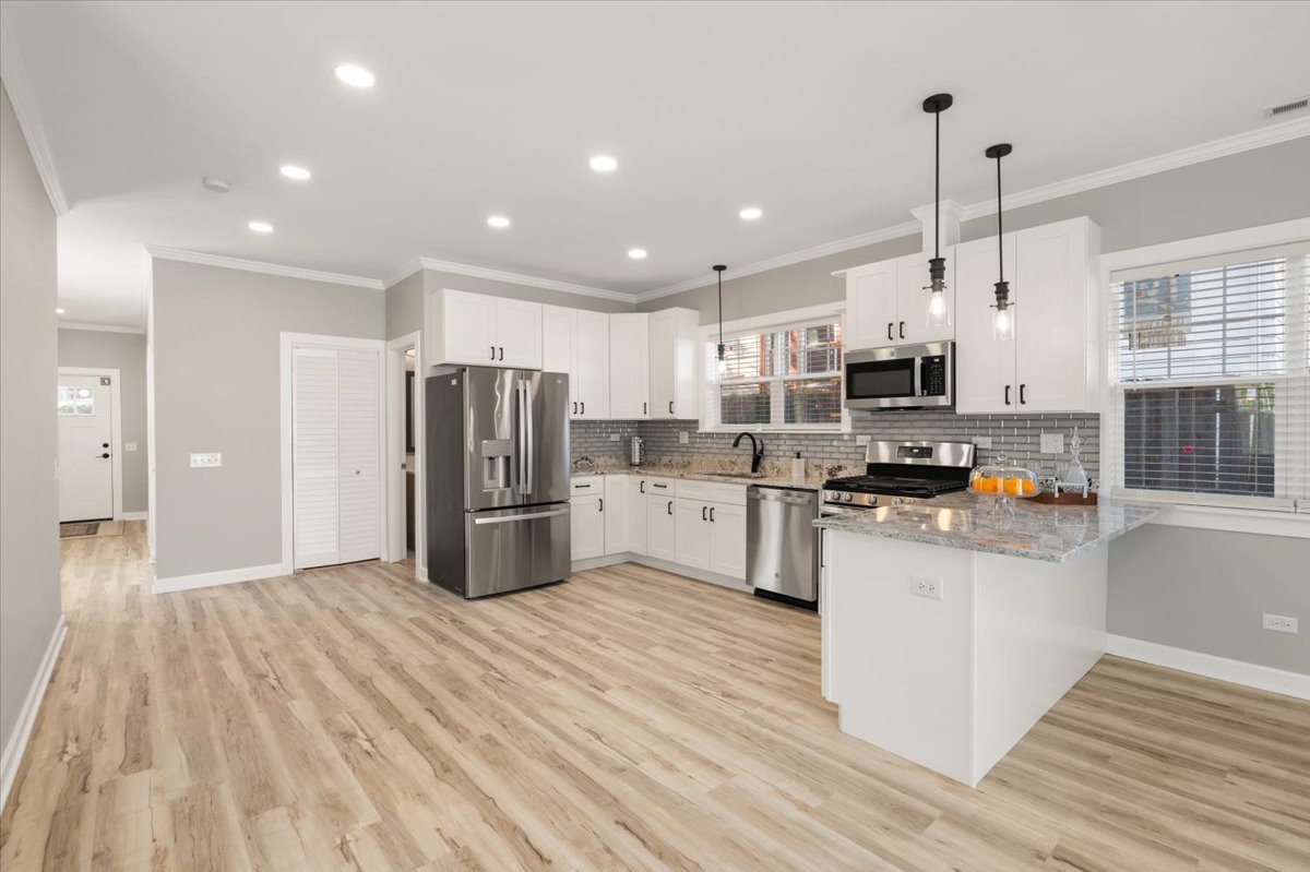 1411 S 6th Avenue, Maywood, IL 60153