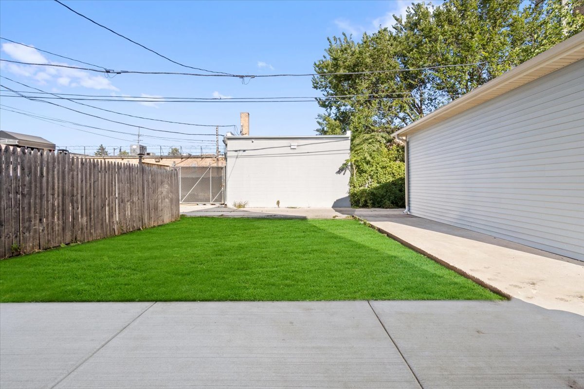 1411 S 6th Avenue, Maywood, IL 60153