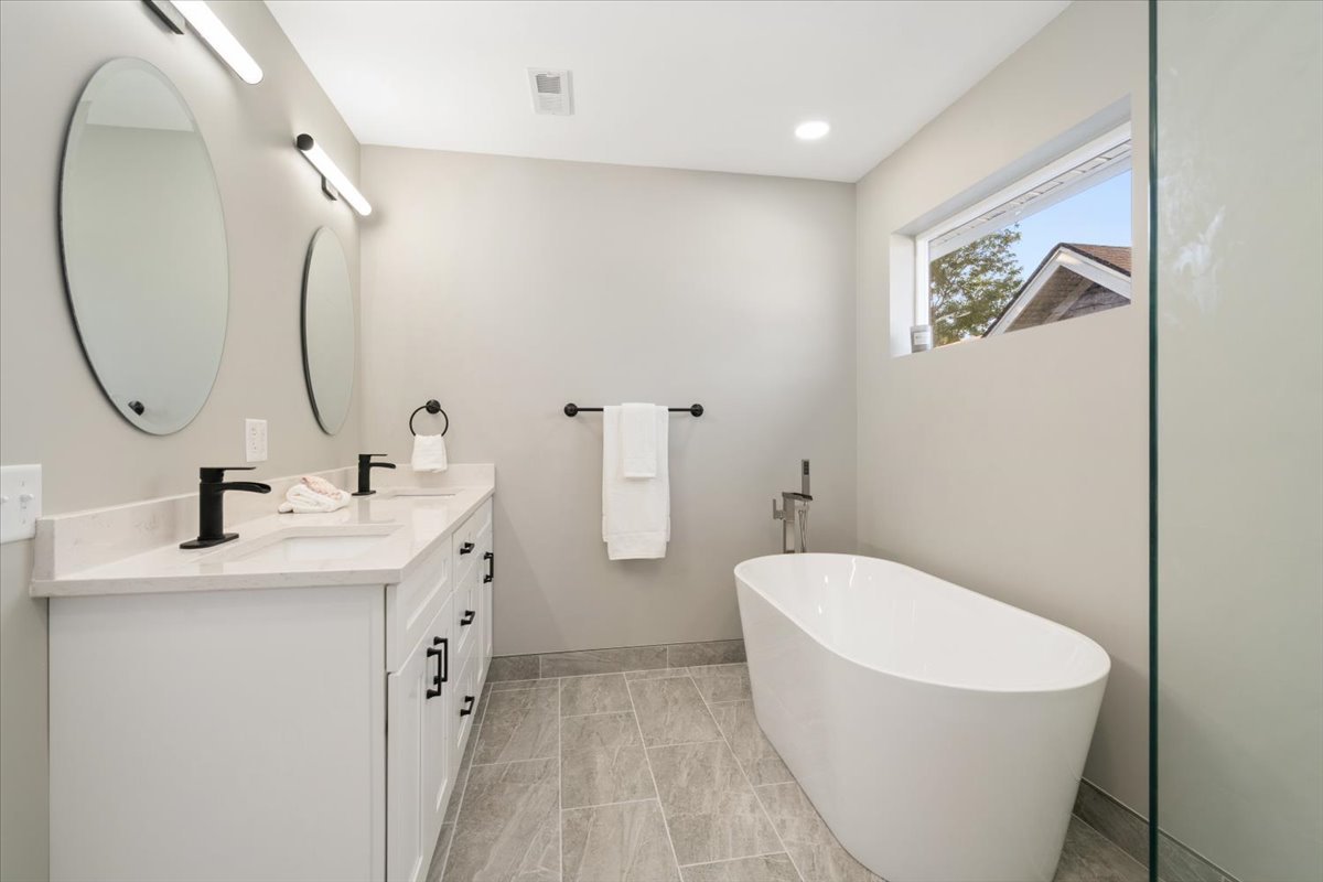 1411 S 6th Avenue, Maywood, IL 60153