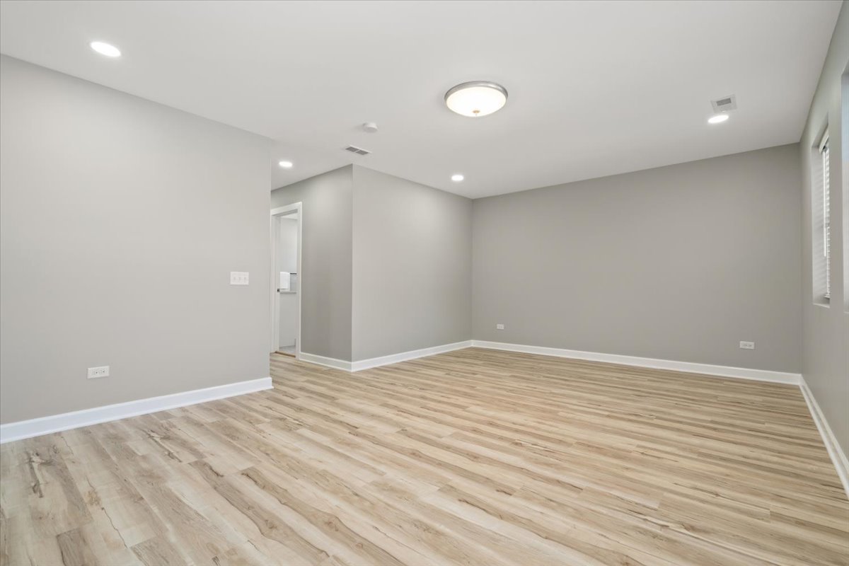 1411 S 6th Avenue, Maywood, IL 60153