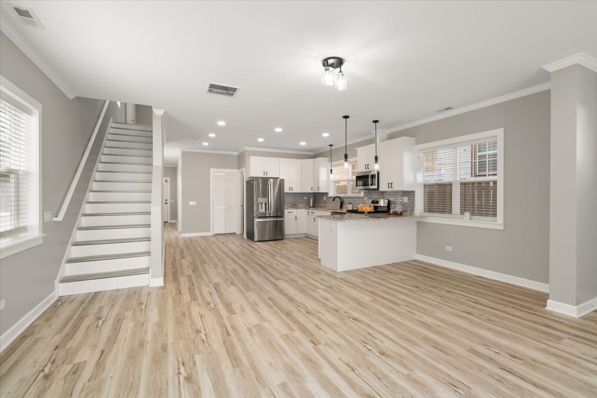 1411 S 6th Avenue, Maywood, IL 60153