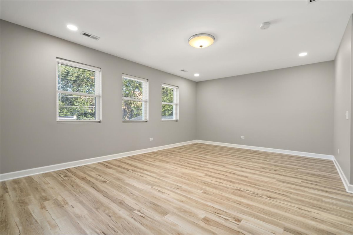 1411 S 6th Avenue, Maywood, IL 60153