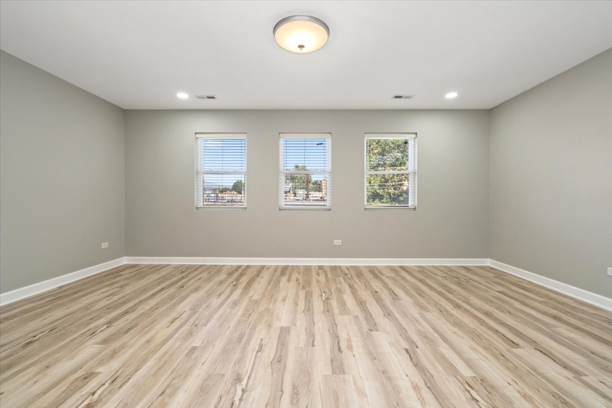 1411 S 6th Avenue, Maywood, IL 60153