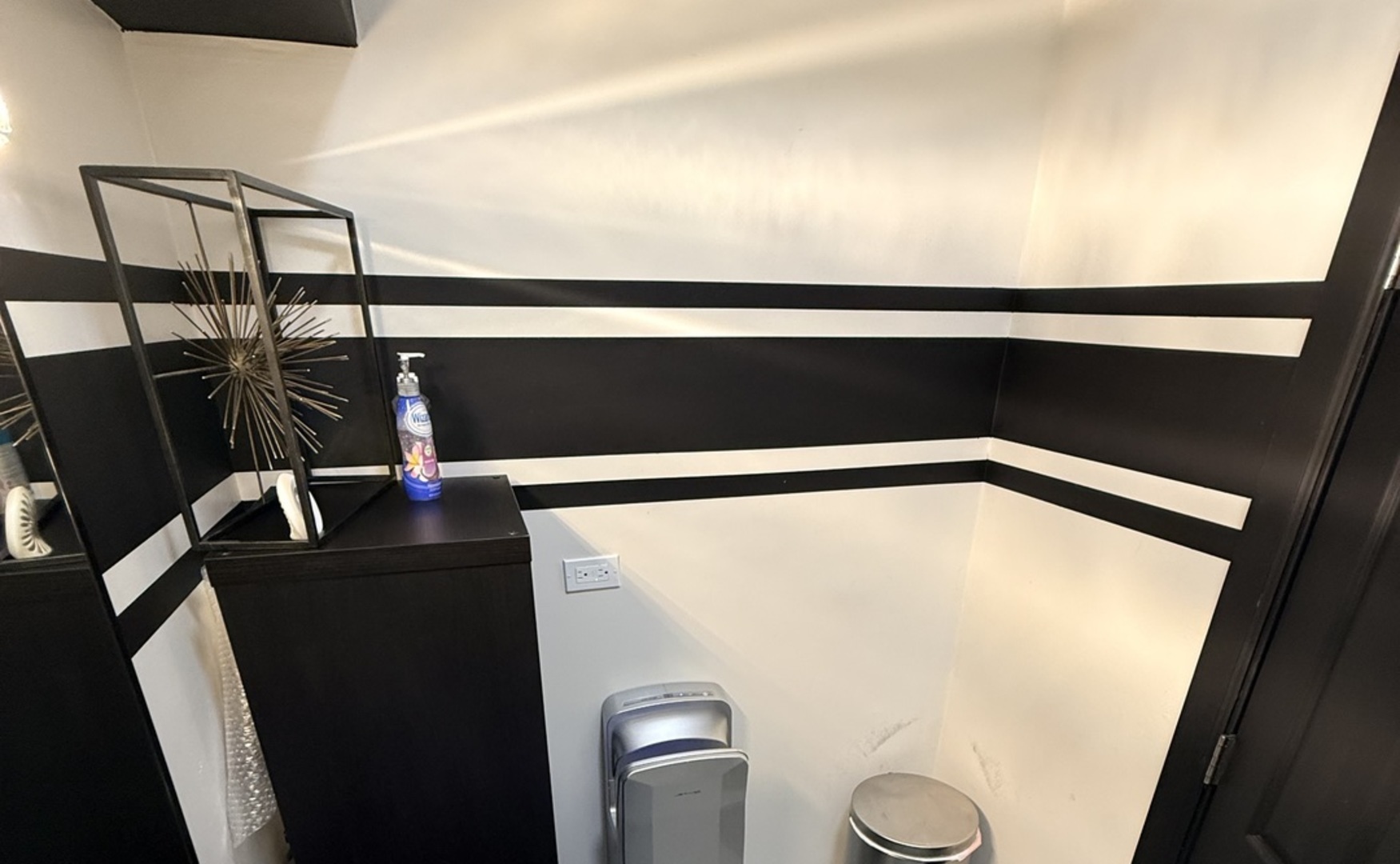 8252 S ASHLAND Avenue, Chicago, IL 60620