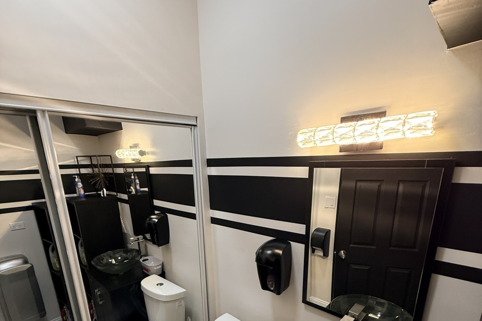 8252 S ASHLAND Avenue, Chicago, IL 60620