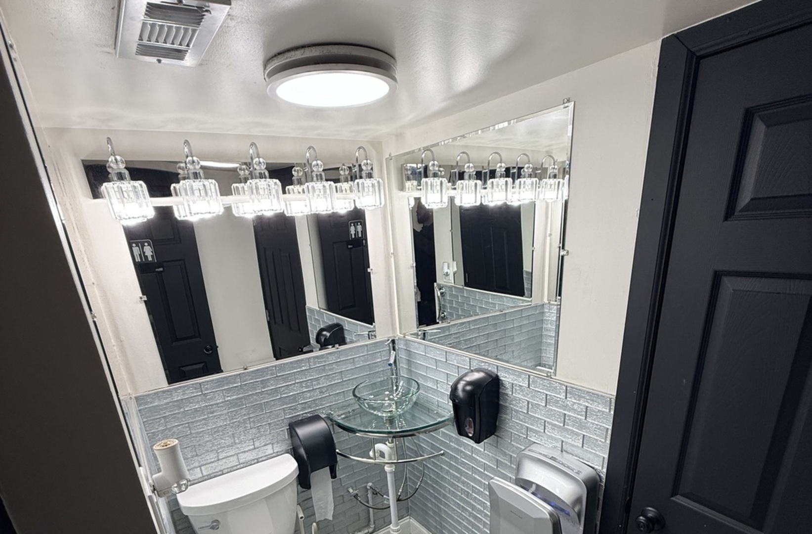 8252 S ASHLAND Avenue, Chicago, IL 60620