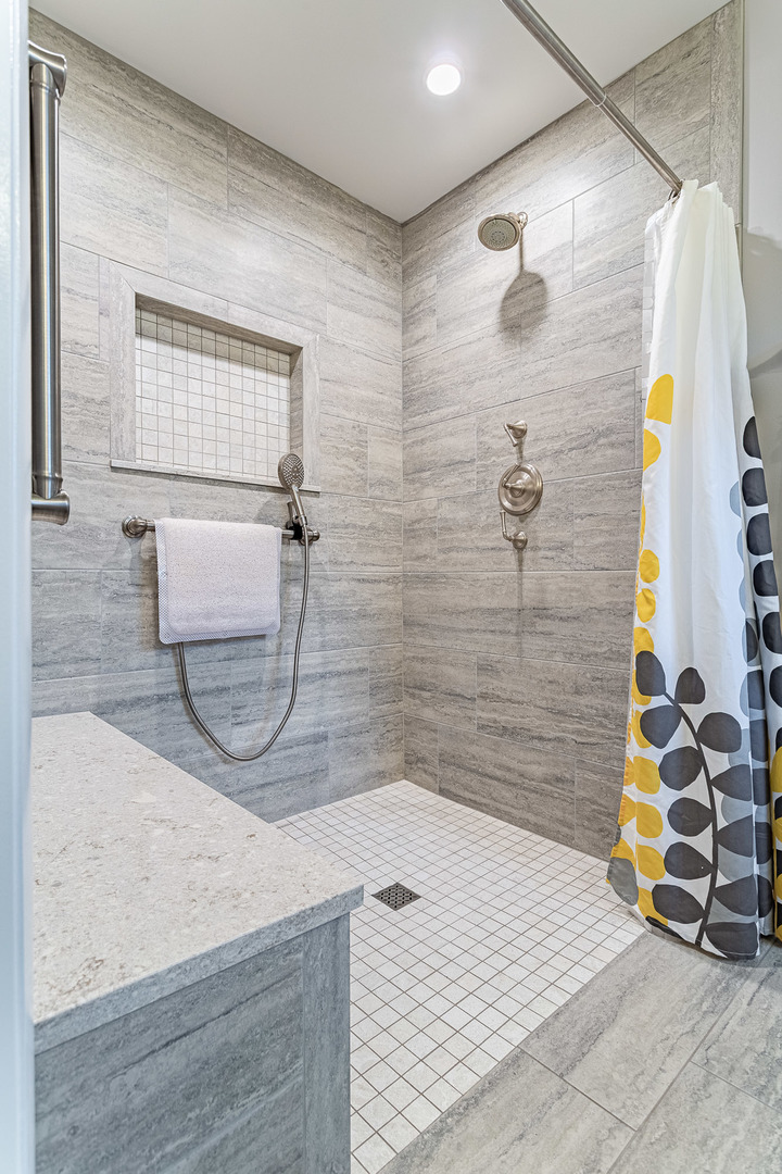 544 NORTHAMPTON Circle, Elk Grove Village, IL 60007