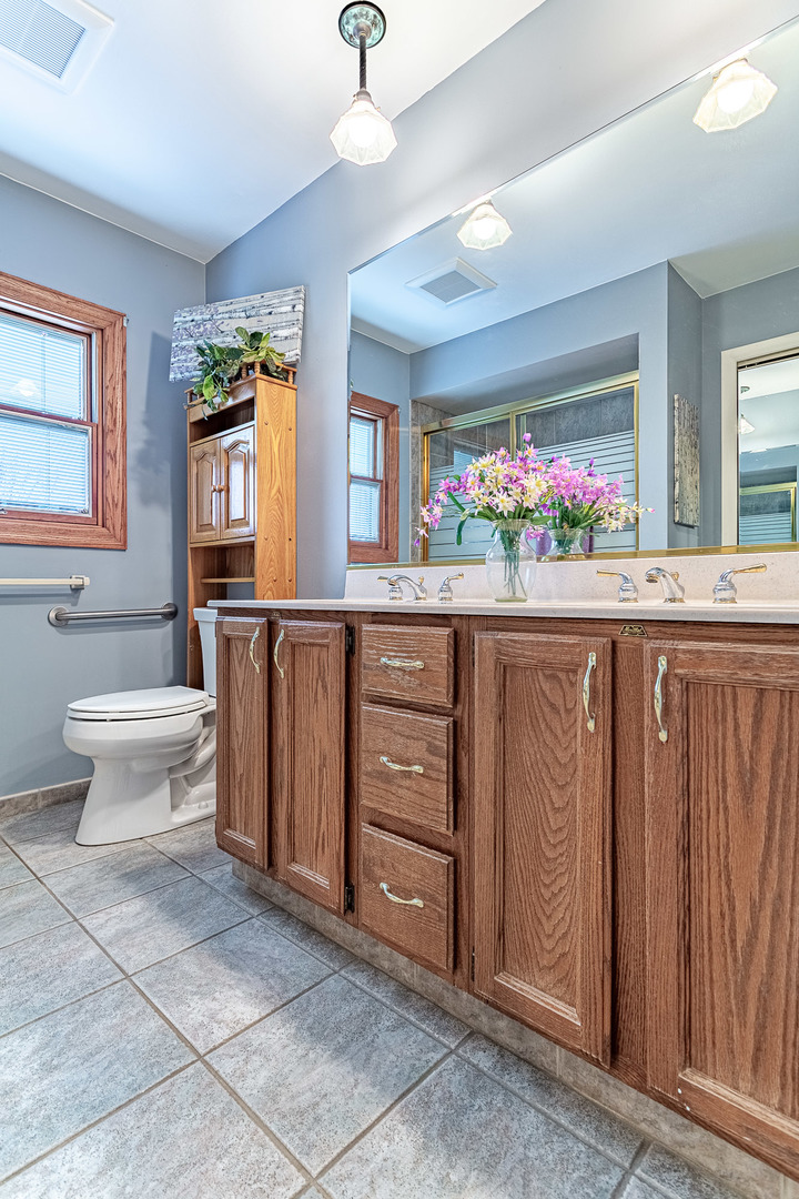 544 NORTHAMPTON Circle, Elk Grove Village, IL 60007