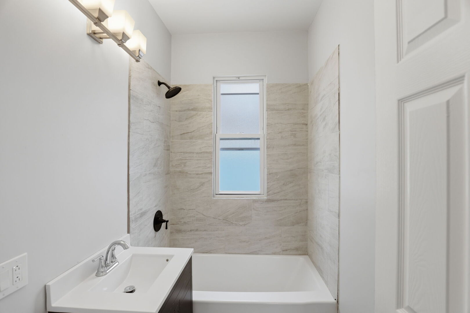 5256 S Carpenter Street, Chicago, IL 60609