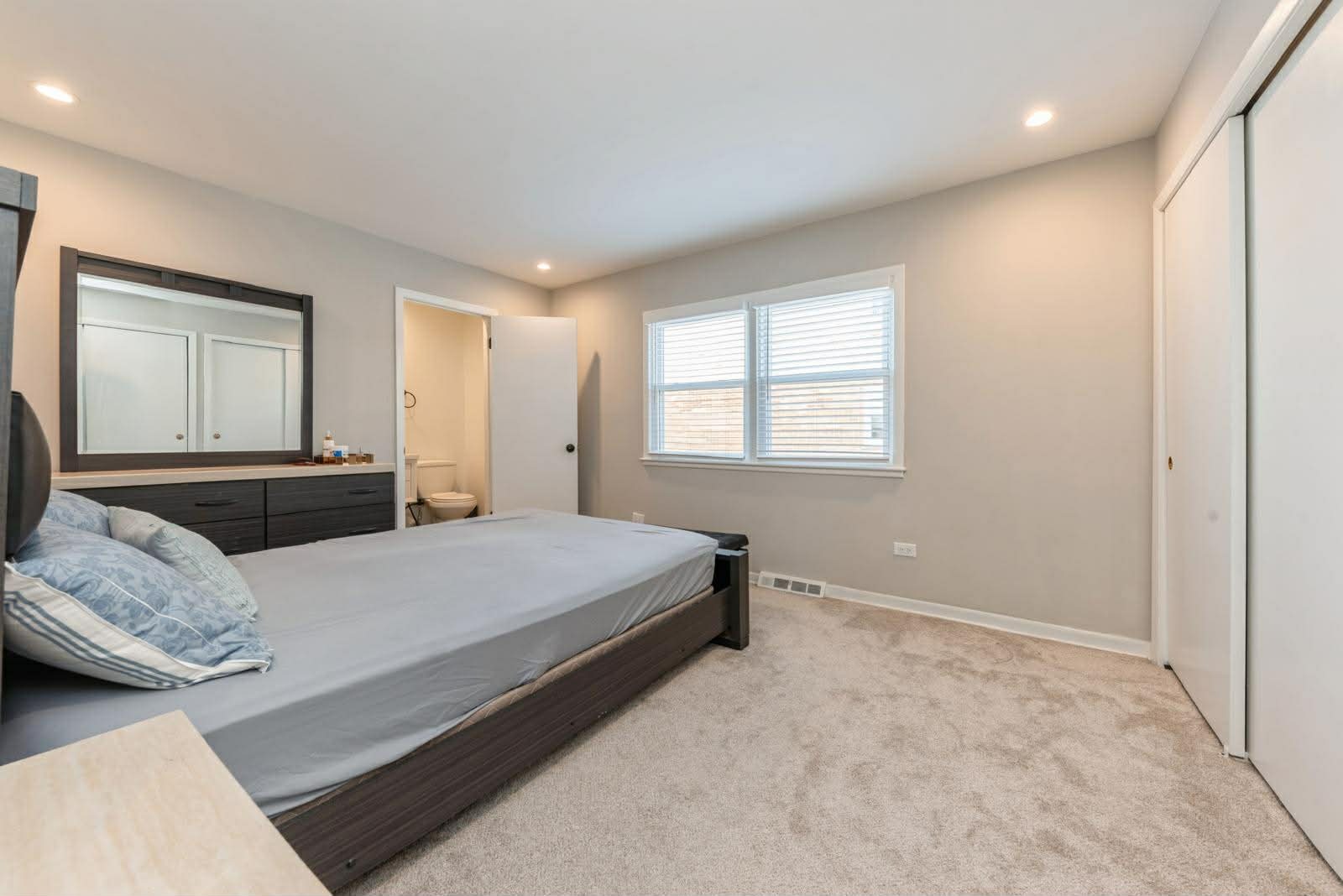 856 E CAPRI Drive #2, Palatine, IL 60074