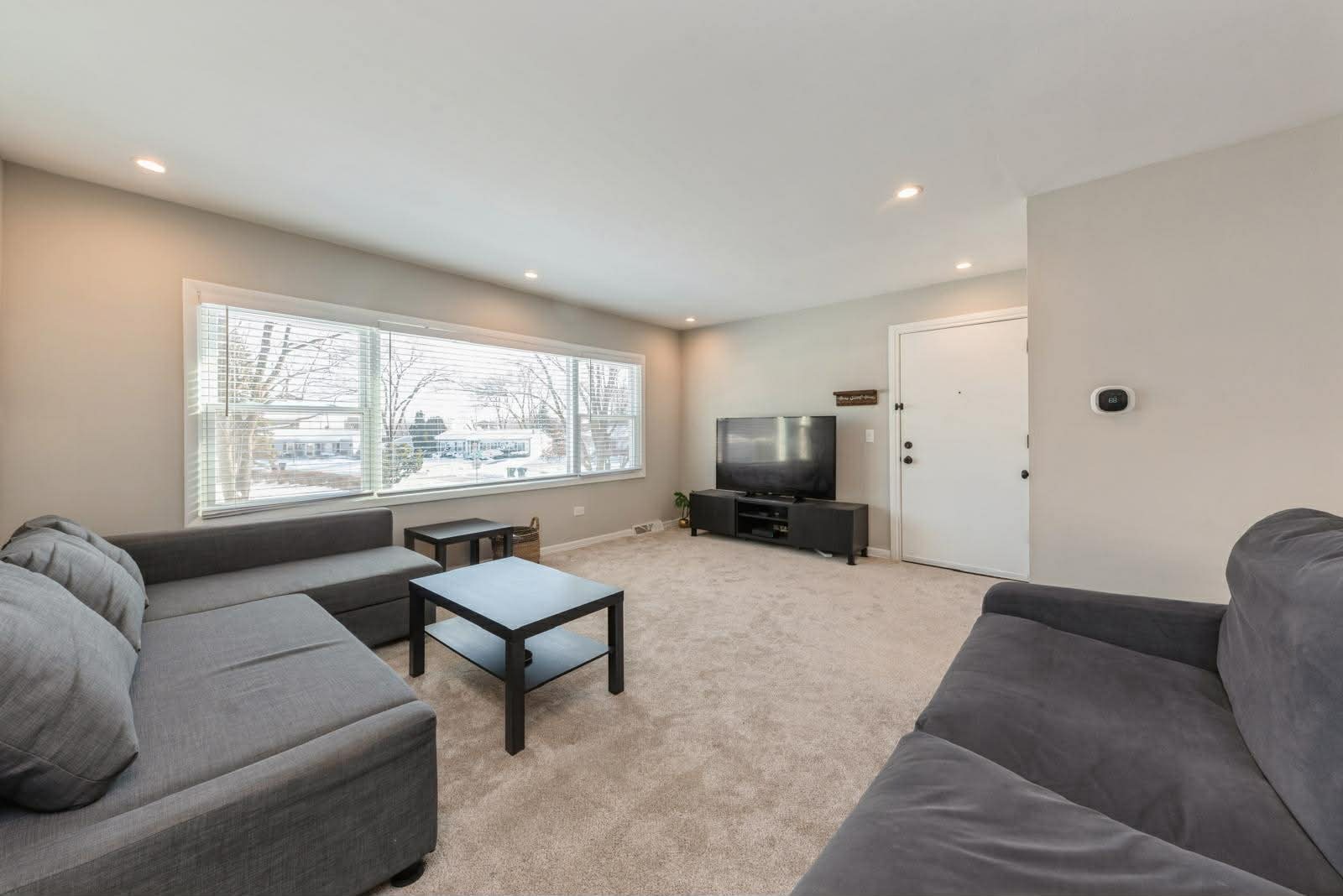 856 E CAPRI Drive #2, Palatine, IL 60074