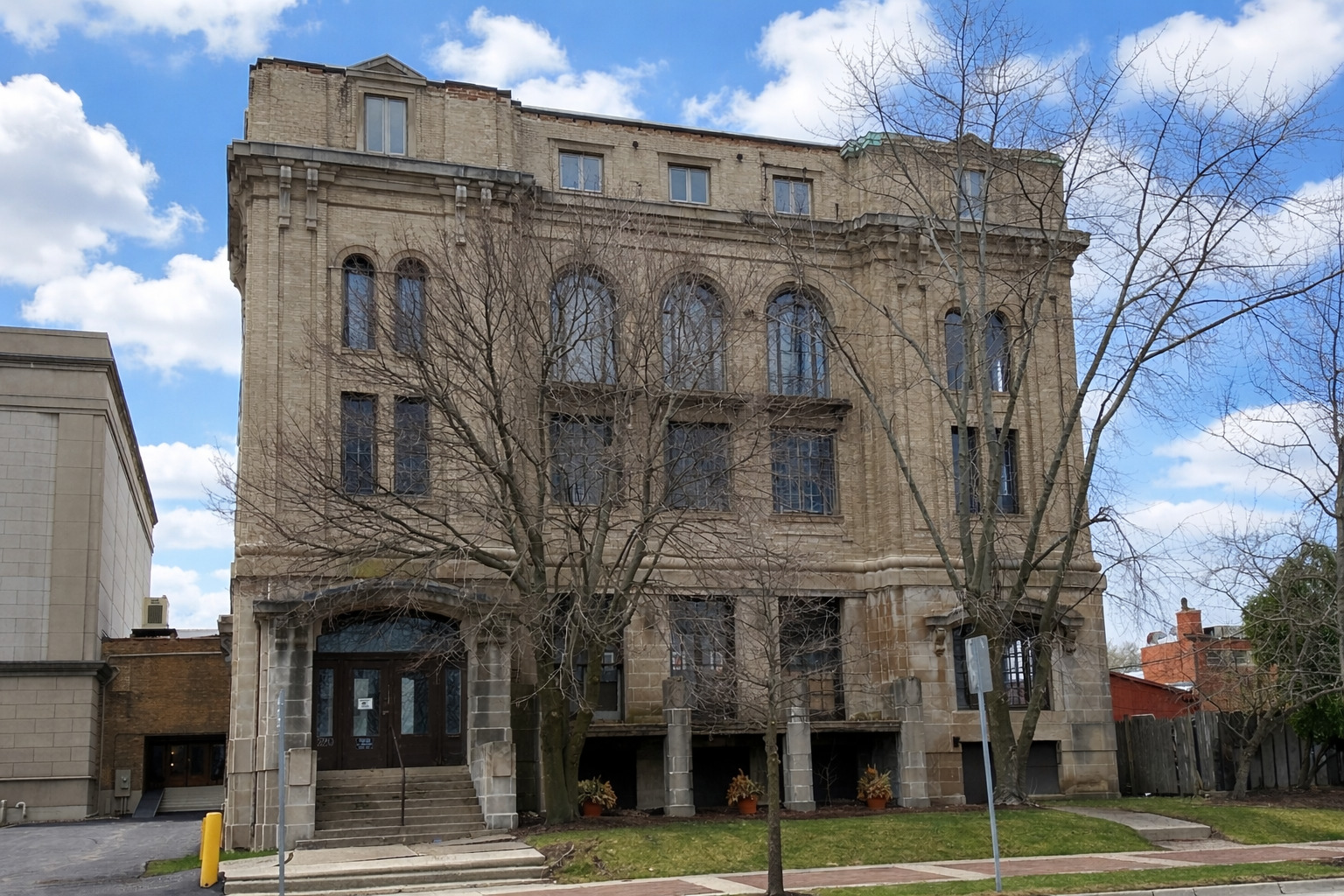 220 N Sheridan Road, Waukegan, IL 60085