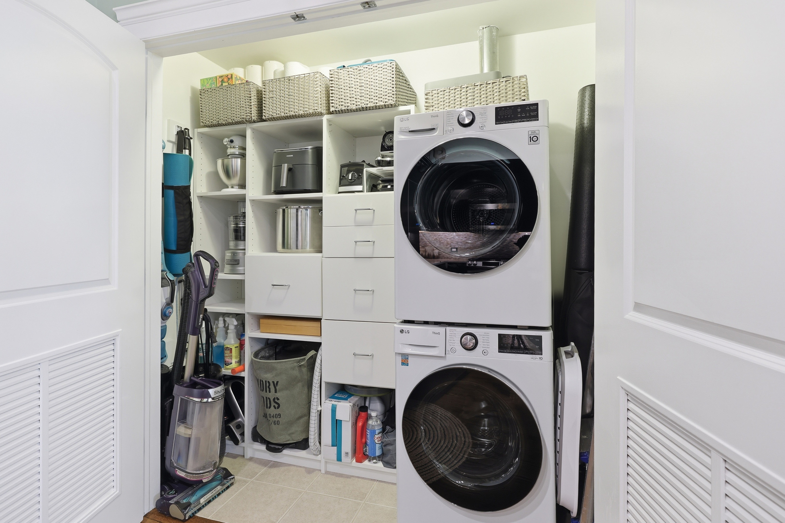 5962 N East Circle Avenue #7, Chicago, IL 60631