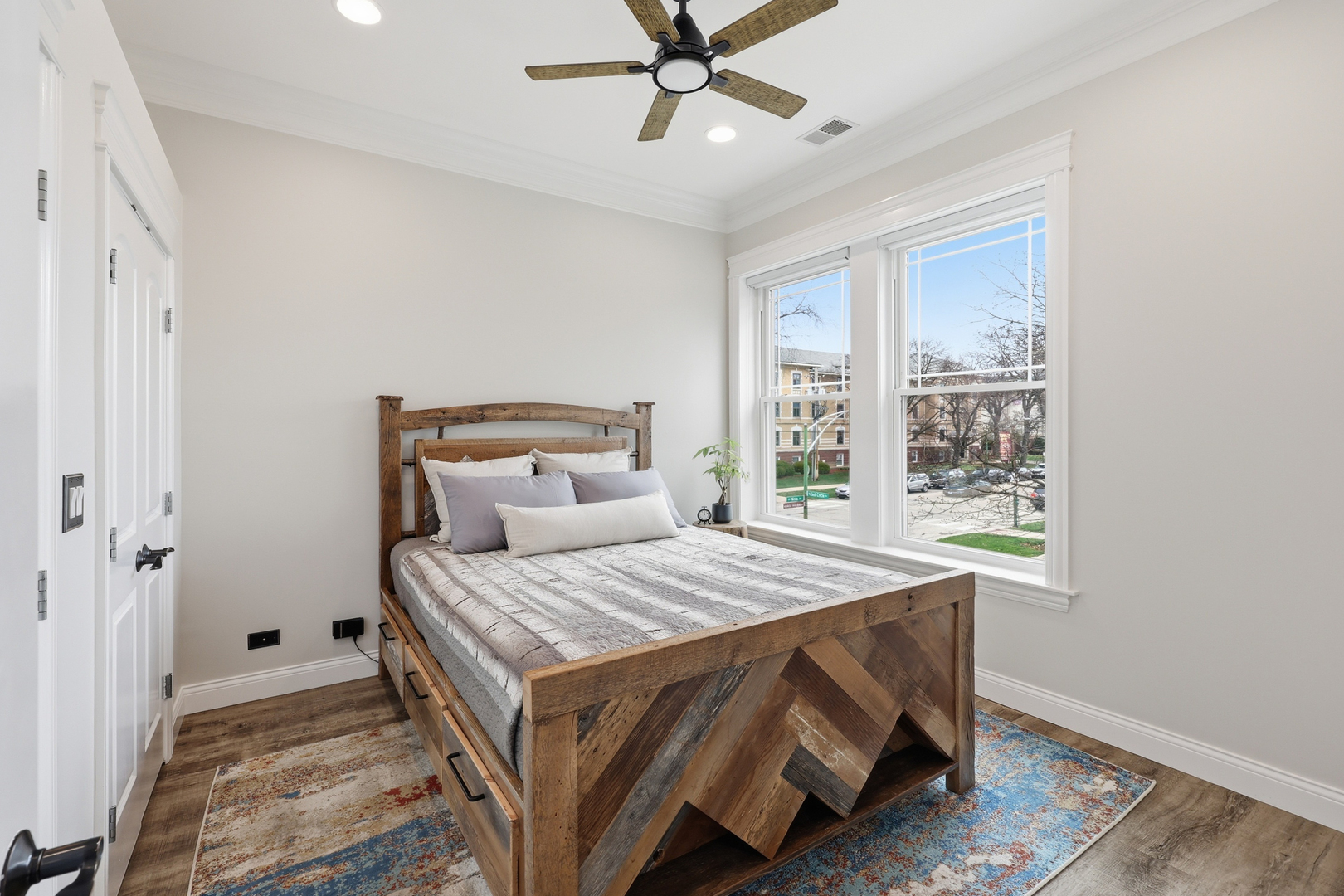 5962 N East Circle Avenue #7, Chicago, IL 60631