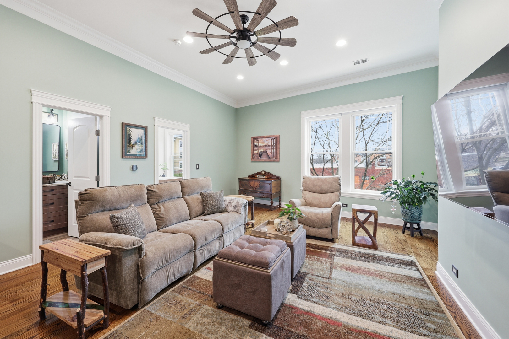 5962 N East Circle Avenue #7, Chicago, IL 60631