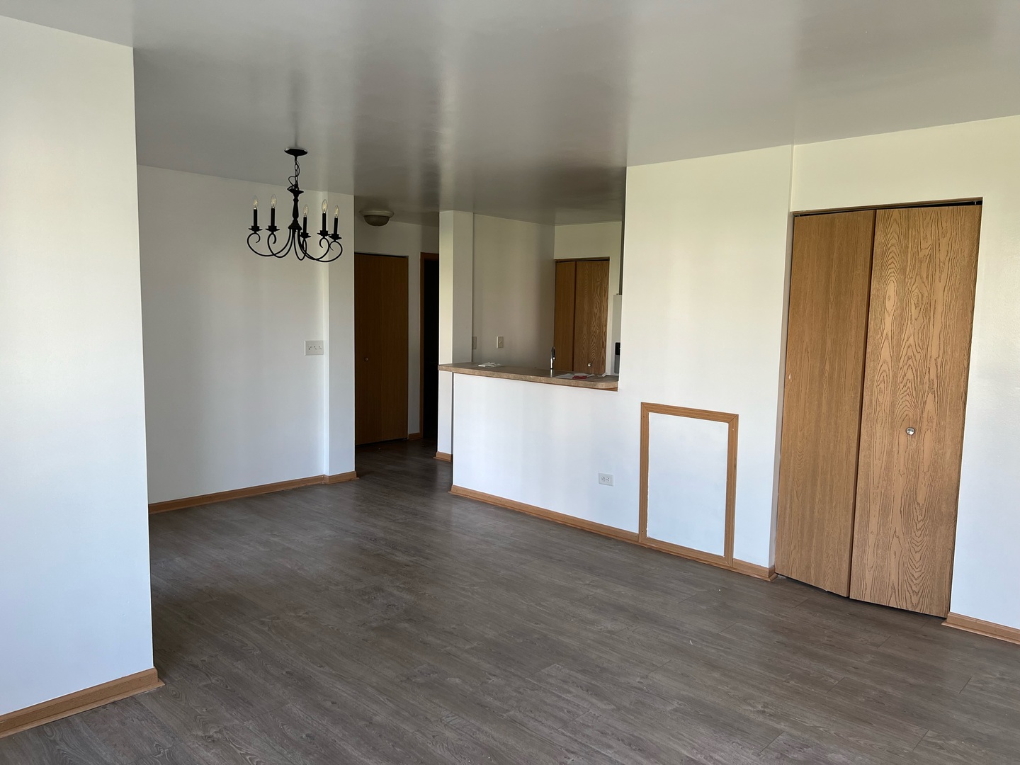 2115 Silverstone Drive #2115, Carpentersville, IL 60110