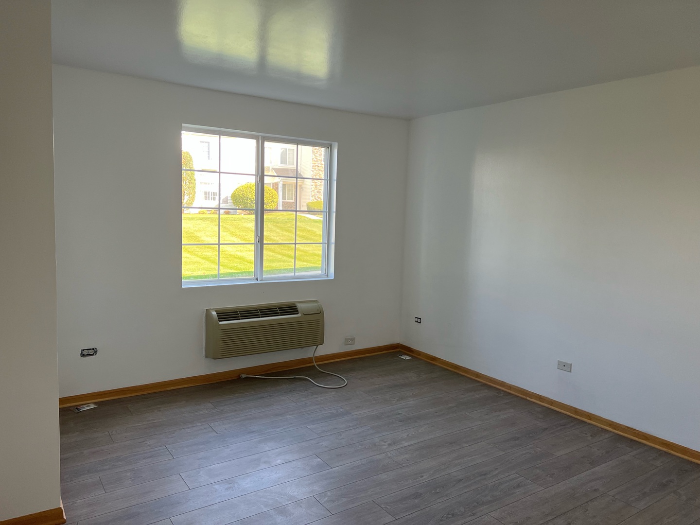 2115 Silverstone Drive #2115, Carpentersville, IL 60110