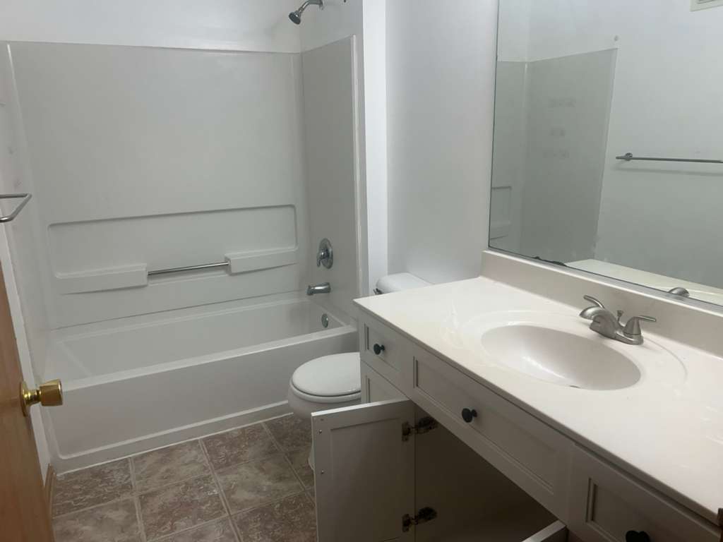 2115 Silverstone Drive #2115, Carpentersville, IL 60110