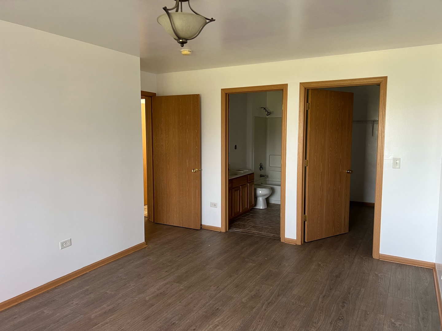 2115 Silverstone Drive #2115, Carpentersville, IL 60110