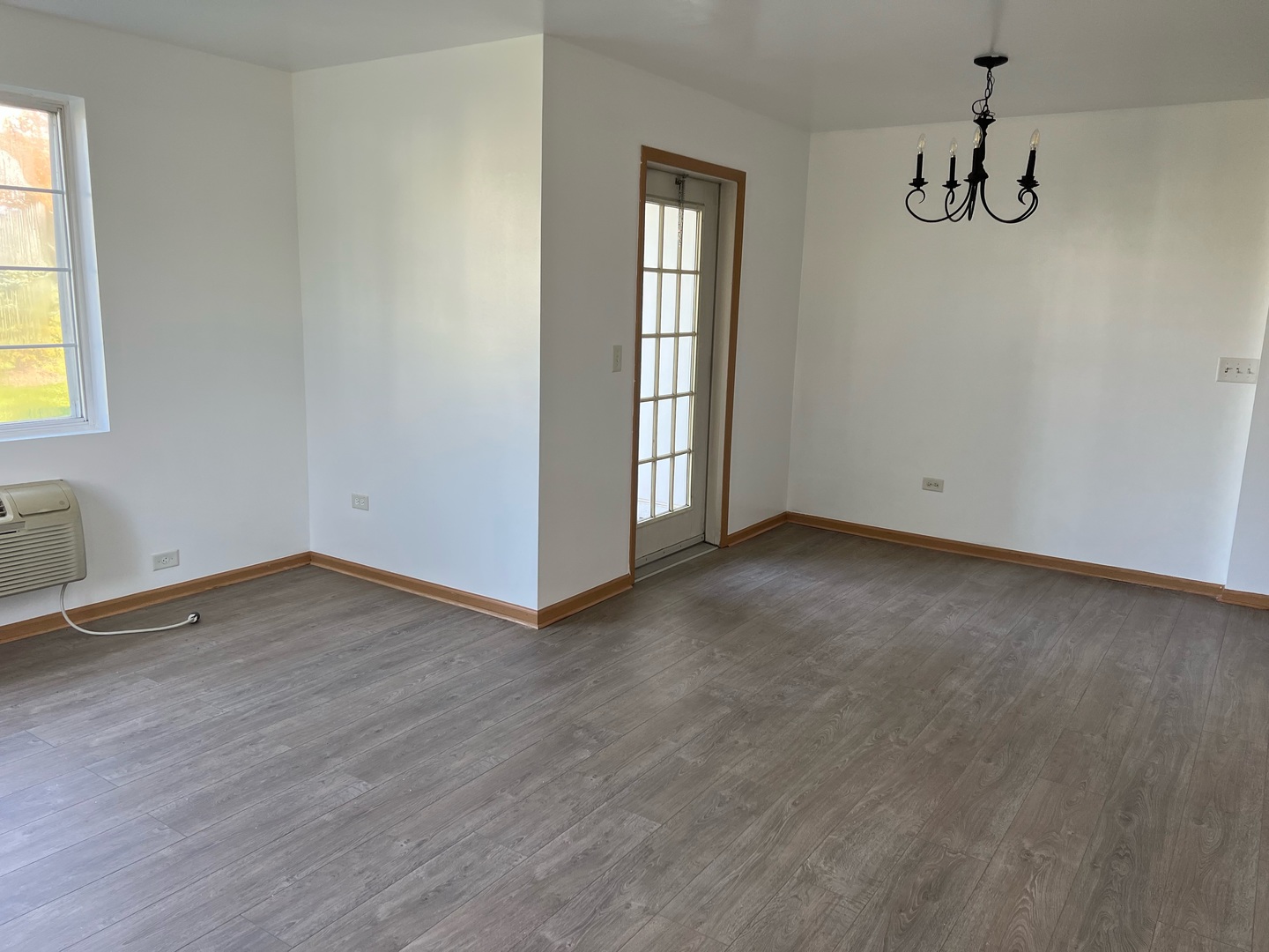 2115 Silverstone Drive #2115, Carpentersville, IL 60110