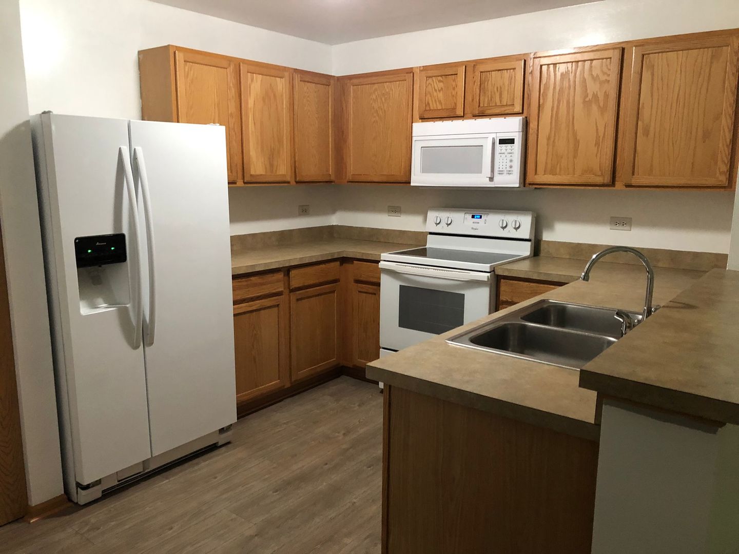 2115 Silverstone Drive #2115, Carpentersville, IL 60110