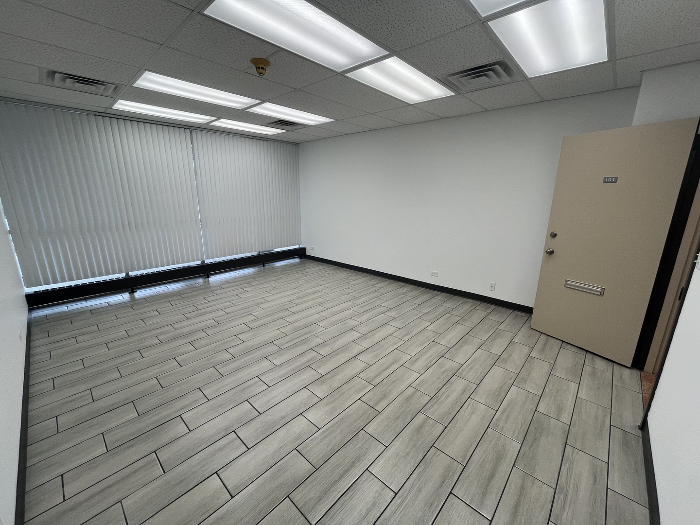 1043 S YORK Road #100, Bensenville, IL 60106