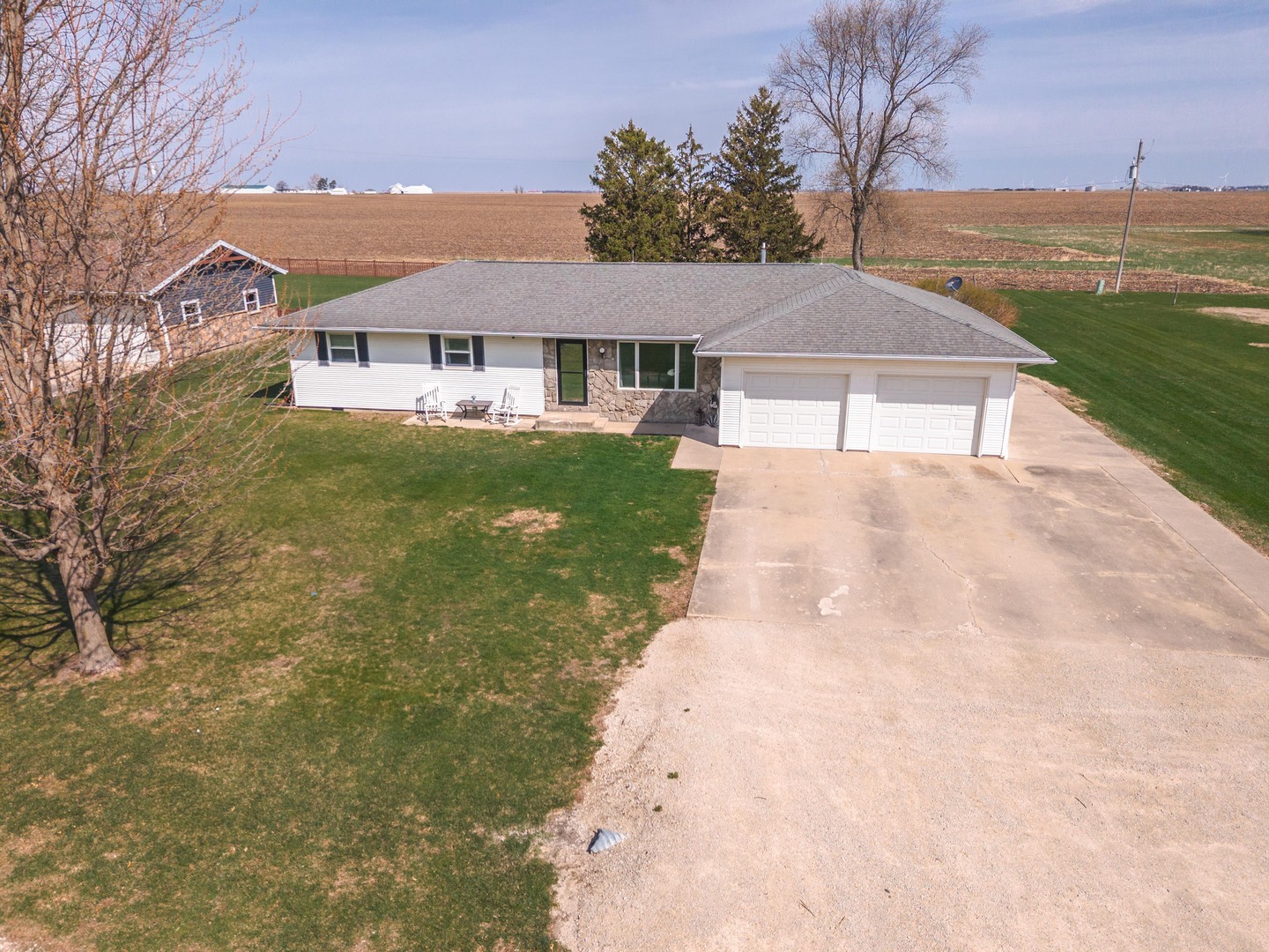 405 W Jeffery Street, Cullom, IL 60929