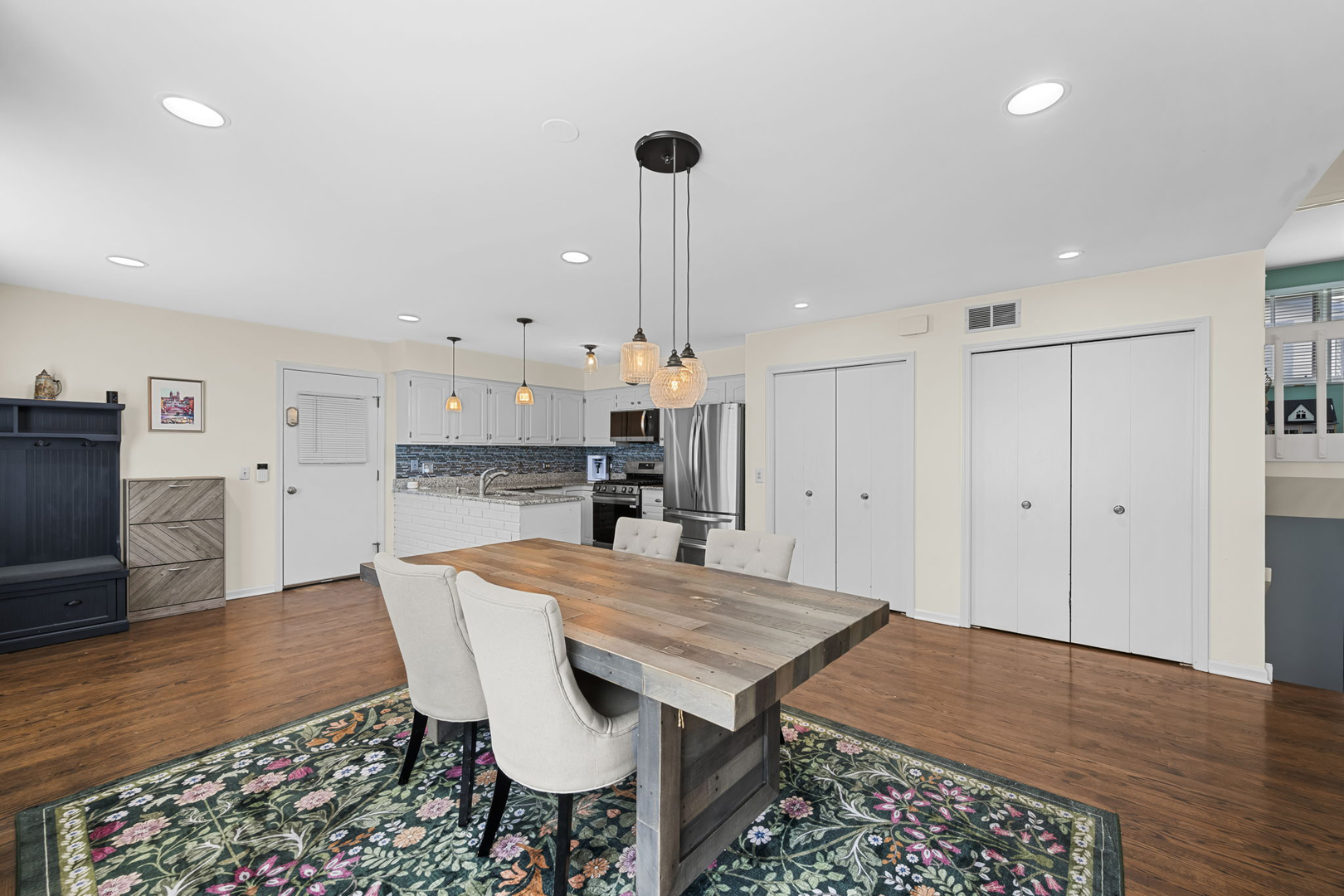 1120 Furlong Drive, Libertyville, IL 60048