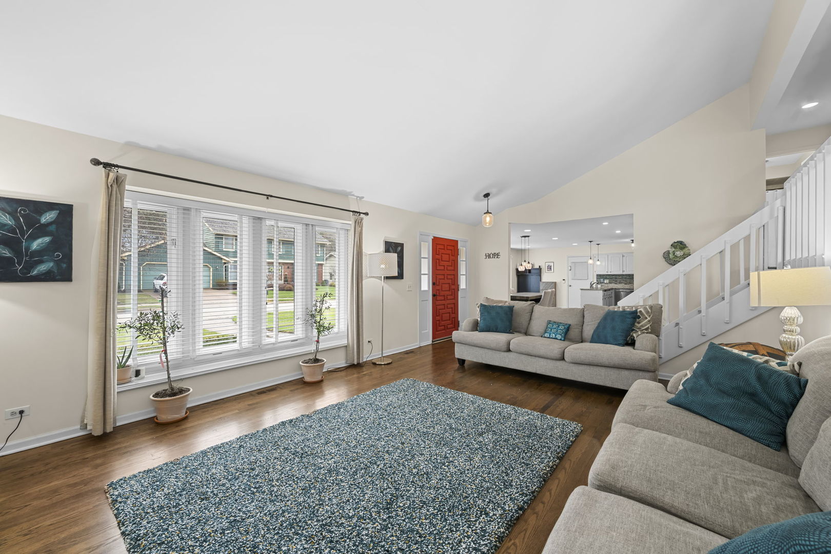 1120 Furlong Drive, Libertyville, IL 60048