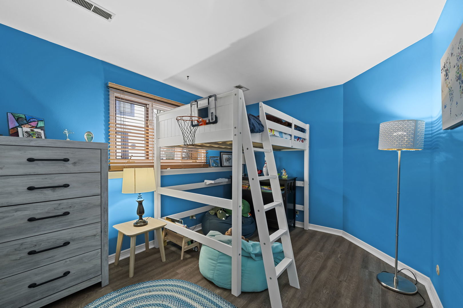 1120 Furlong Drive, Libertyville, IL 60048