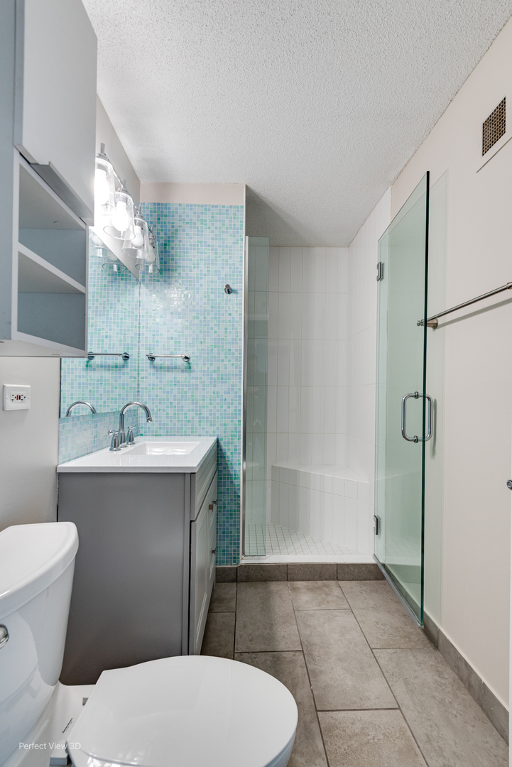 2 E ERIE Street #2102, Chicago, IL 60611