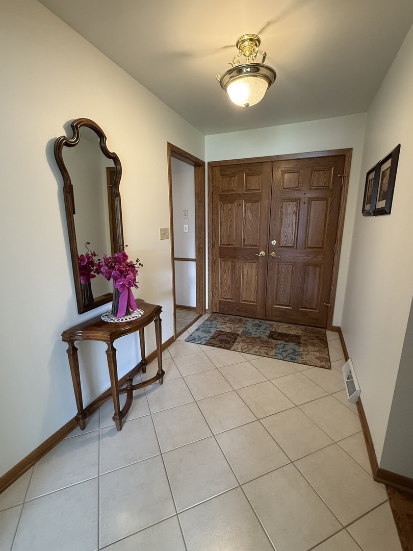 2376 Wyckwood Drive, Aurora, IL 60506